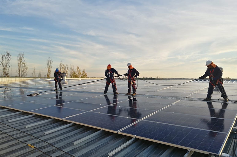 005 - Modelamiento de Centrales Solares y Generadores Estáticos para su Conexión al Sistema Interconectado